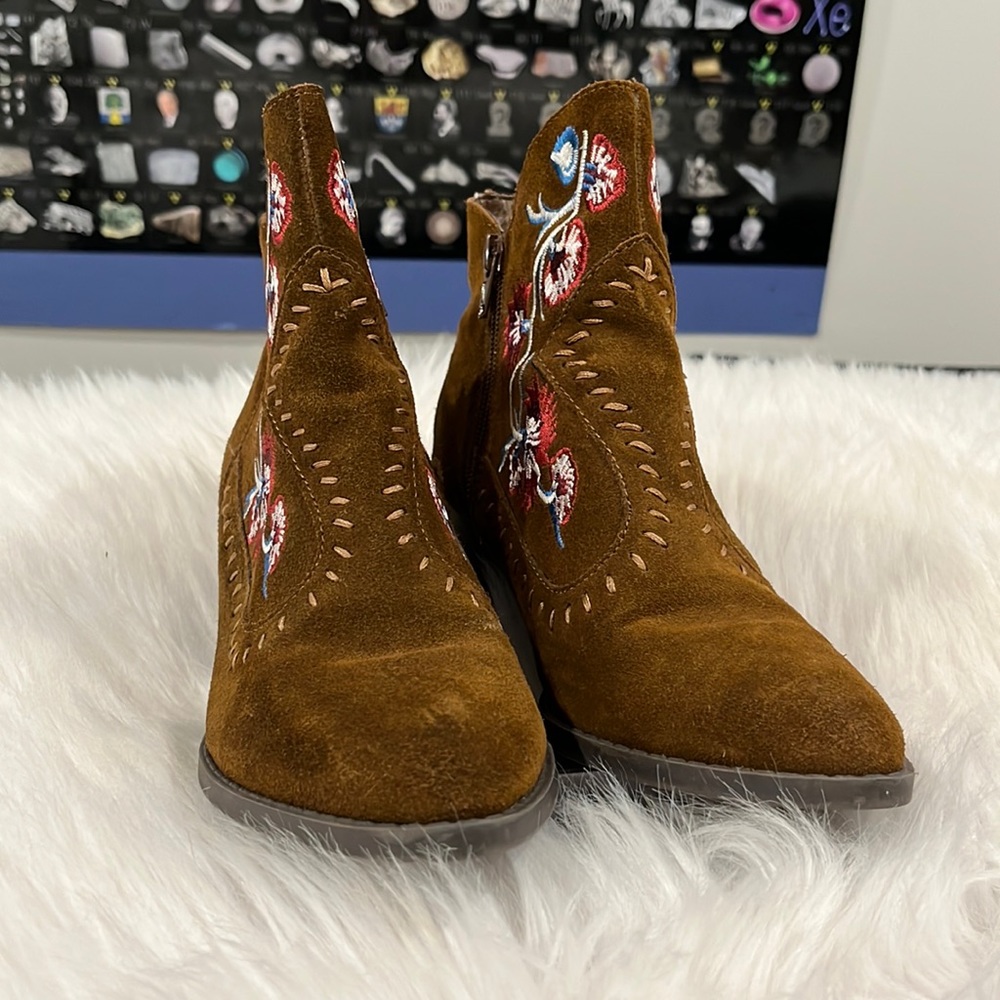 Carlos Santana Suede Boots 7